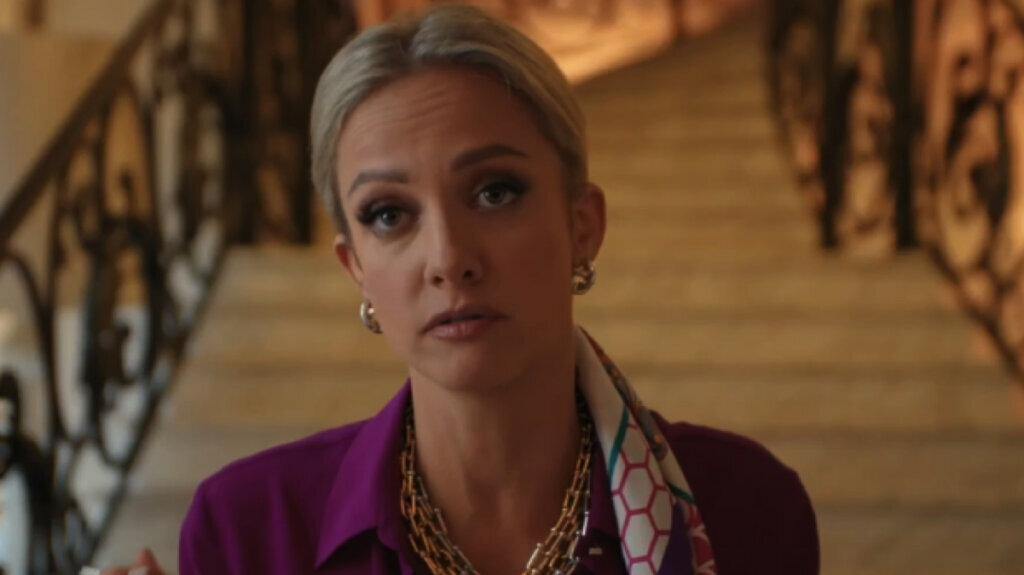 Полина Максимова в роли той самой подружки. Если опустить момент общественного осуждения, мы можем прийти к выводу, что несмотря на внешнюю яркость у женщины низкая самооценка. Ведь живя в многомиллионной Москве и обладая всеми данными, персонаж выбирает 20 лет безответно любить мужа подруги.