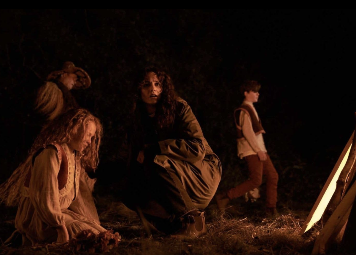 Таппенс Мидлтон в «Лукавом» играет женщину-викария во времена, когда хороводы вокруг костров снимают уже со смартфонов. Теперь она внешне почему-то стала напоминать Хэлли Берри из «Готики» Матье Кассовица, хотя Таппенс не мулатка, а англичанка из Бристоля, живо интересующаяся готикой. Странное имя у нее в честь детского прозвища мамы (источник происхождения — книги Агаты Кристи, где действуют Томми и Таппенс).  