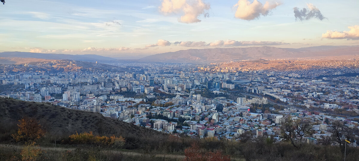 Панорама на Тбилиси, смотровая г. Мтацминды