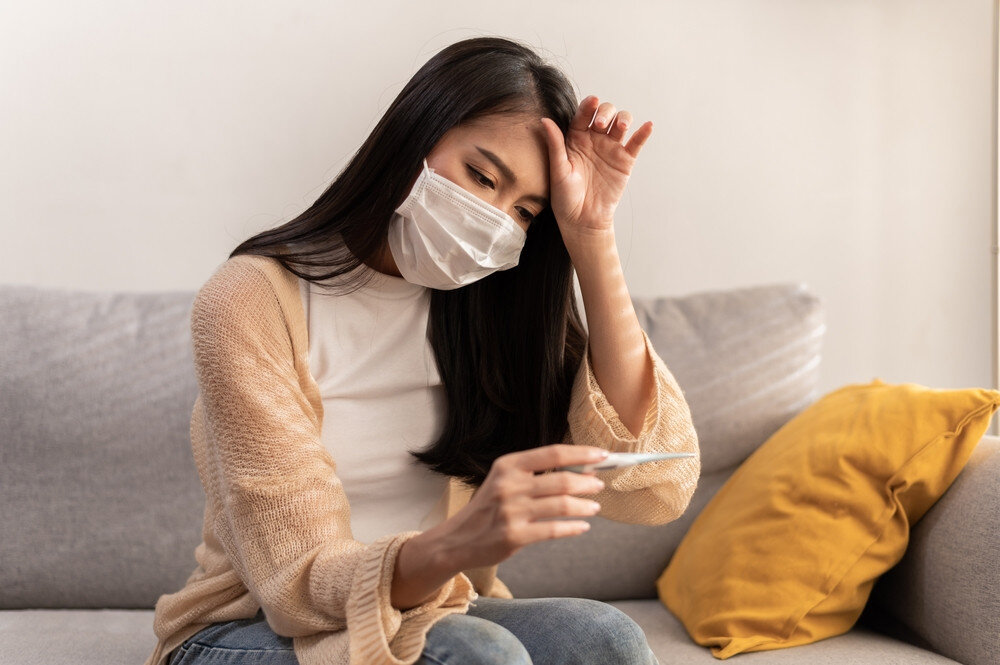 С наступлением осени многие уже заранее предвкушают больничный — потому как привыкли, что именно в это время года нас чаще всего одолевают простуды и грипп.-3