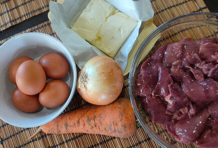 Печеночный паштет из куриной печени с яйцами, морковью и петрушкой