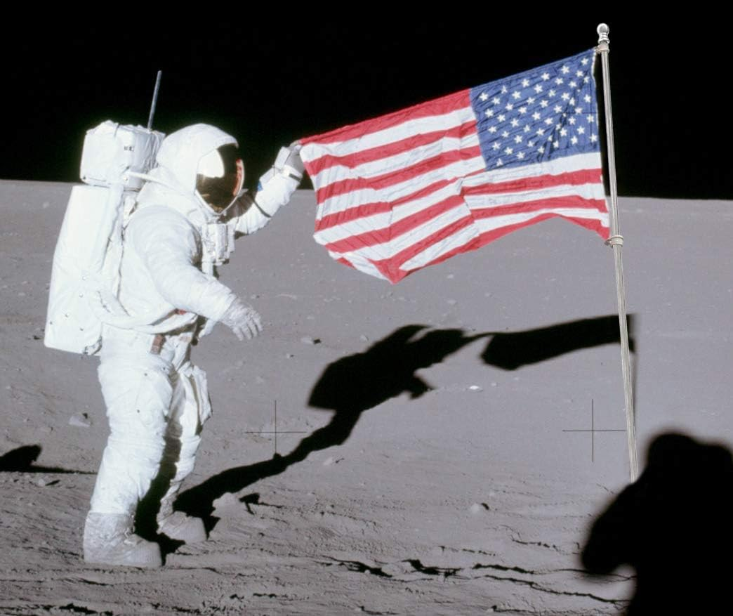 Сколько американцев было в космосе. Флаг США на Луне. Аполлон (США, 1968). Американцы на Луне. Американская Луна.
