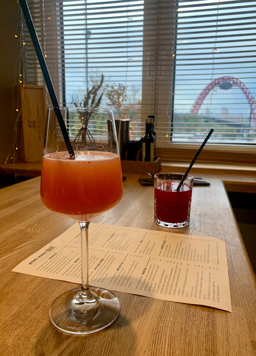 Вид из окна на Живописный мост