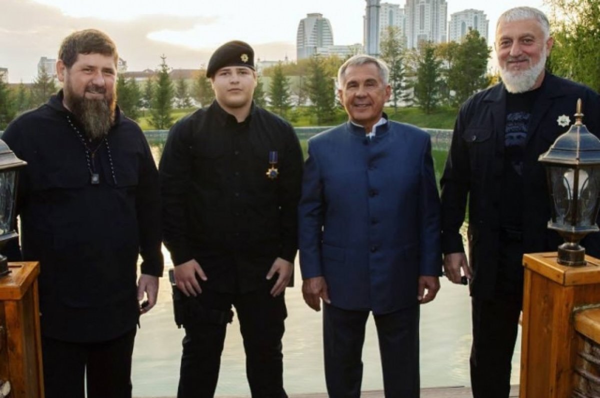    Орден «Дуслык» вручили в Чечне 15-летнему сыну Рамзана Кадырова