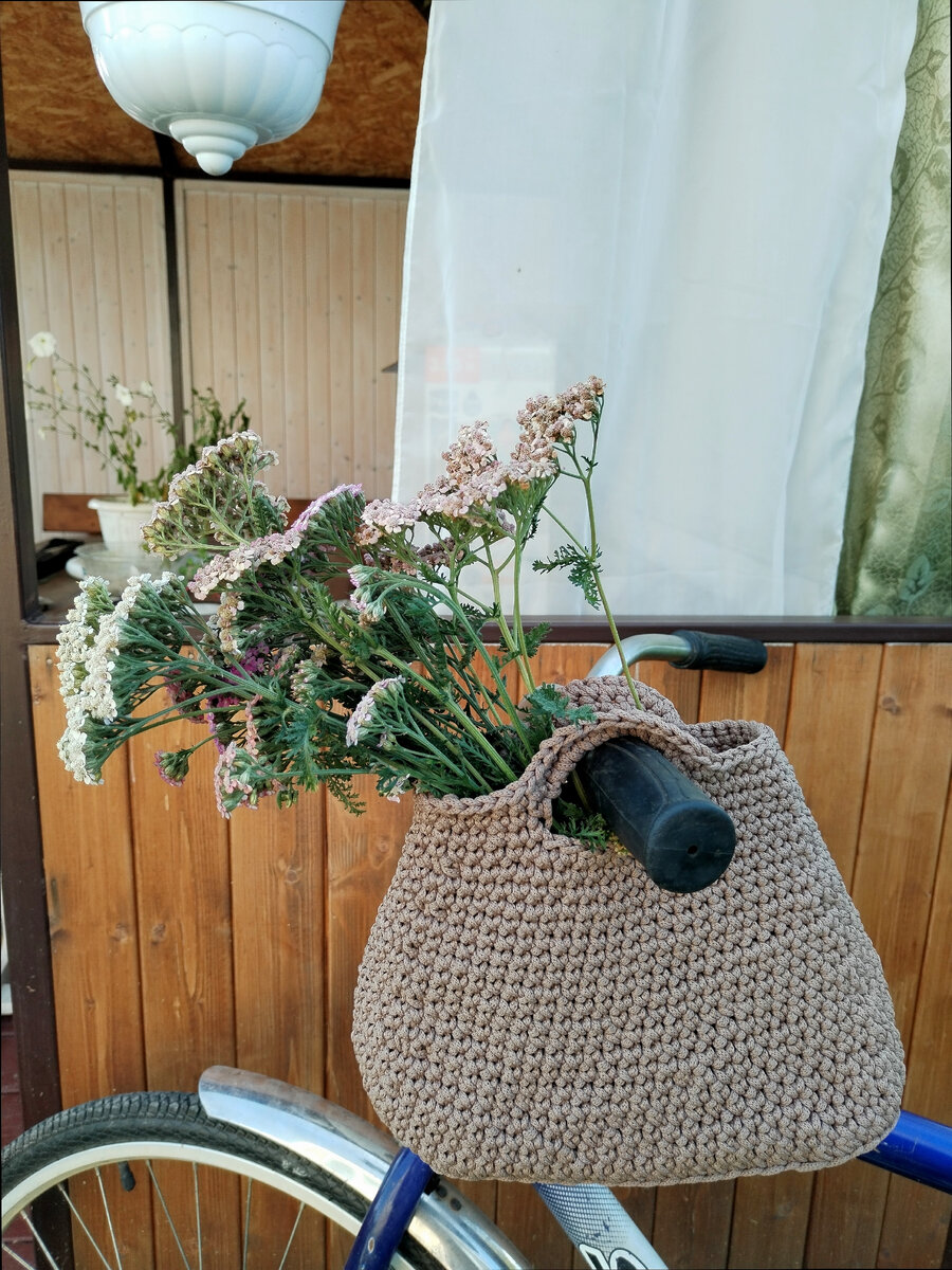 Моя первая сумка грешила неровностями. 