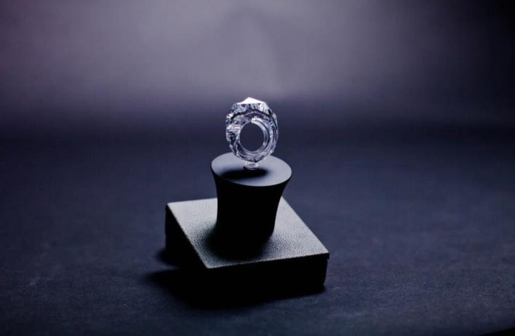 Shawish , «Первое в мире полностью бриллиантовое кольцо», 2012