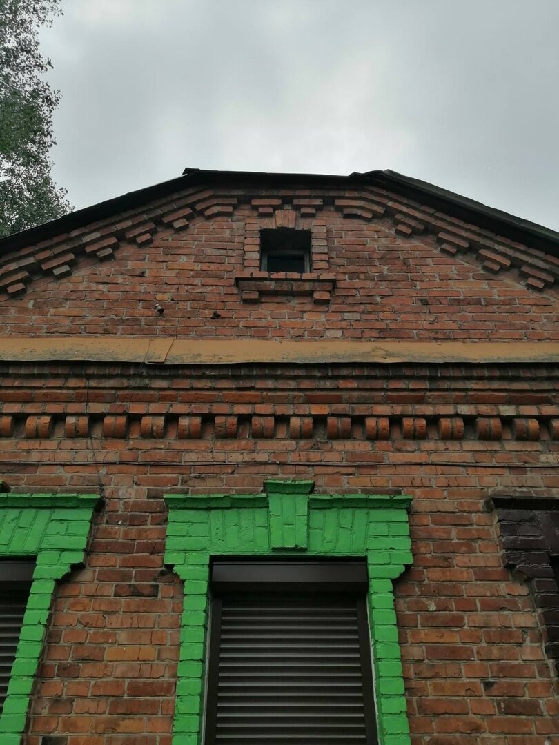 Смесь архитектуры забора Кремля и древнего Египта. Фото автора