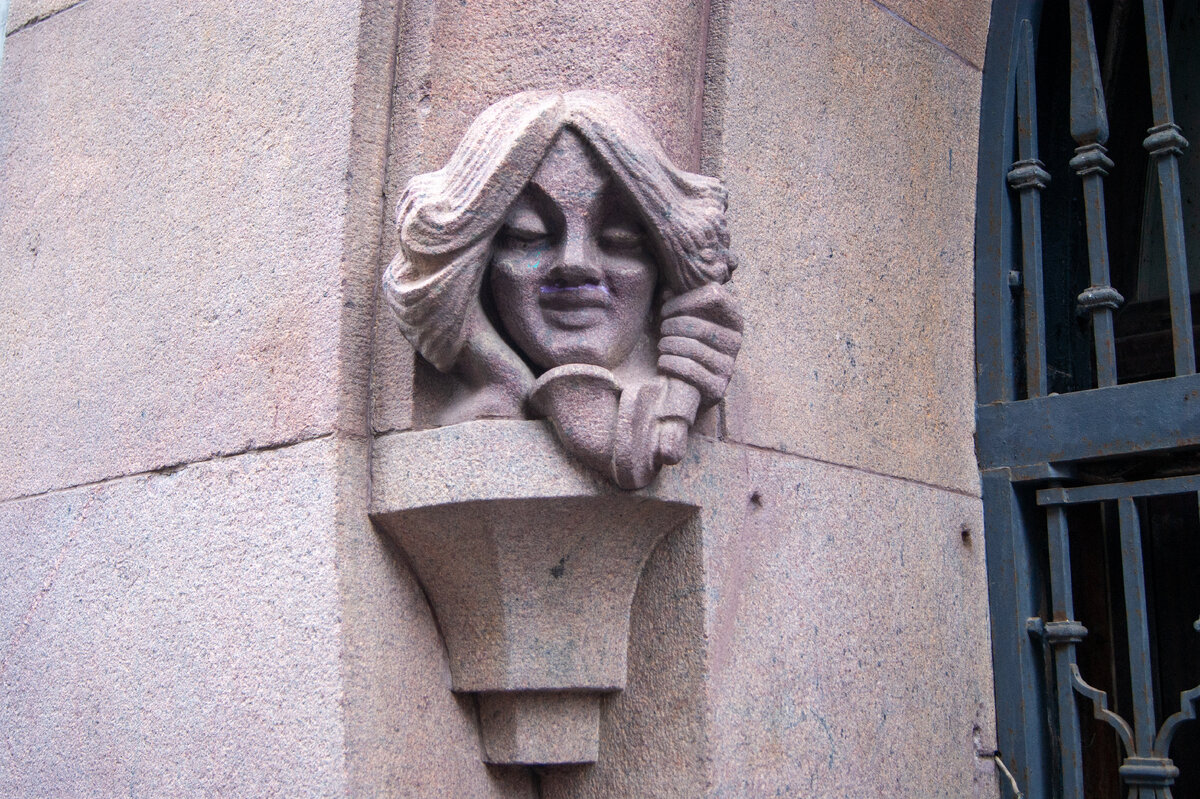 Московская Центральная телефонная станция Шведско-Датско-Русского телефонного акционерного общества в Милютинском переулке.