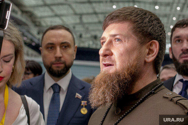    Кадыров поблагодарил главу Татарстана за вручение ордена представителю семьи Кадыровых
