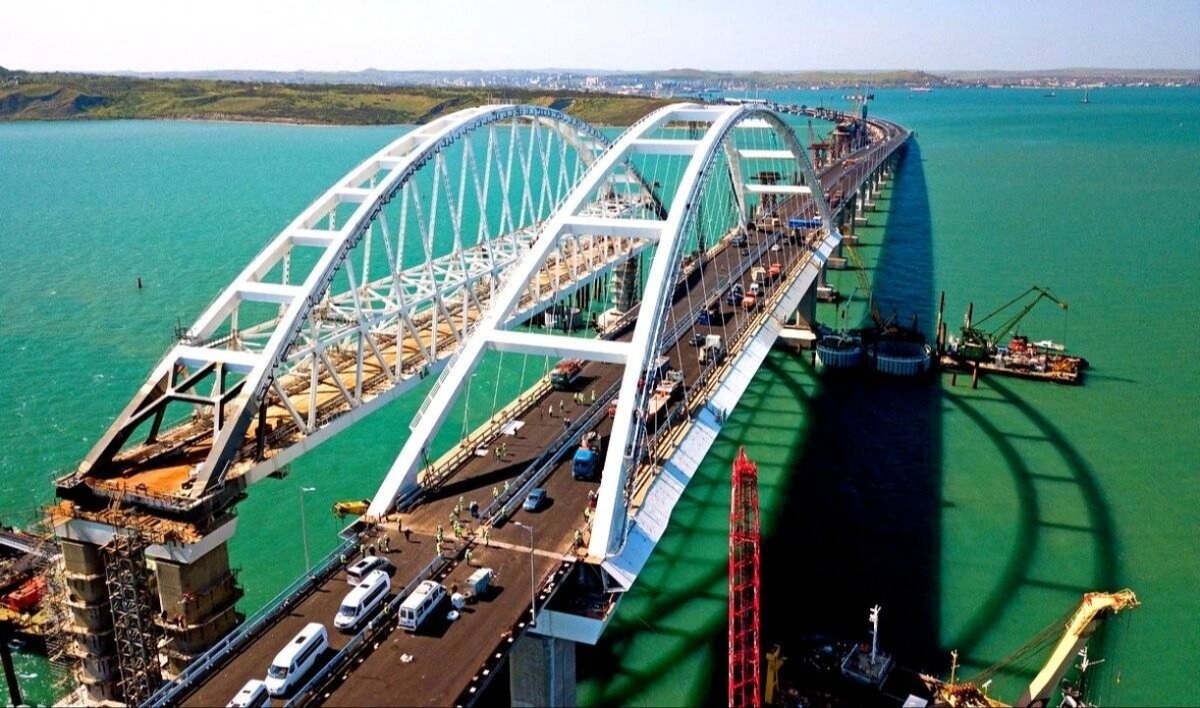    Представитель ВМС Украины Плетенчук пригрозил разрушить Крымский мост