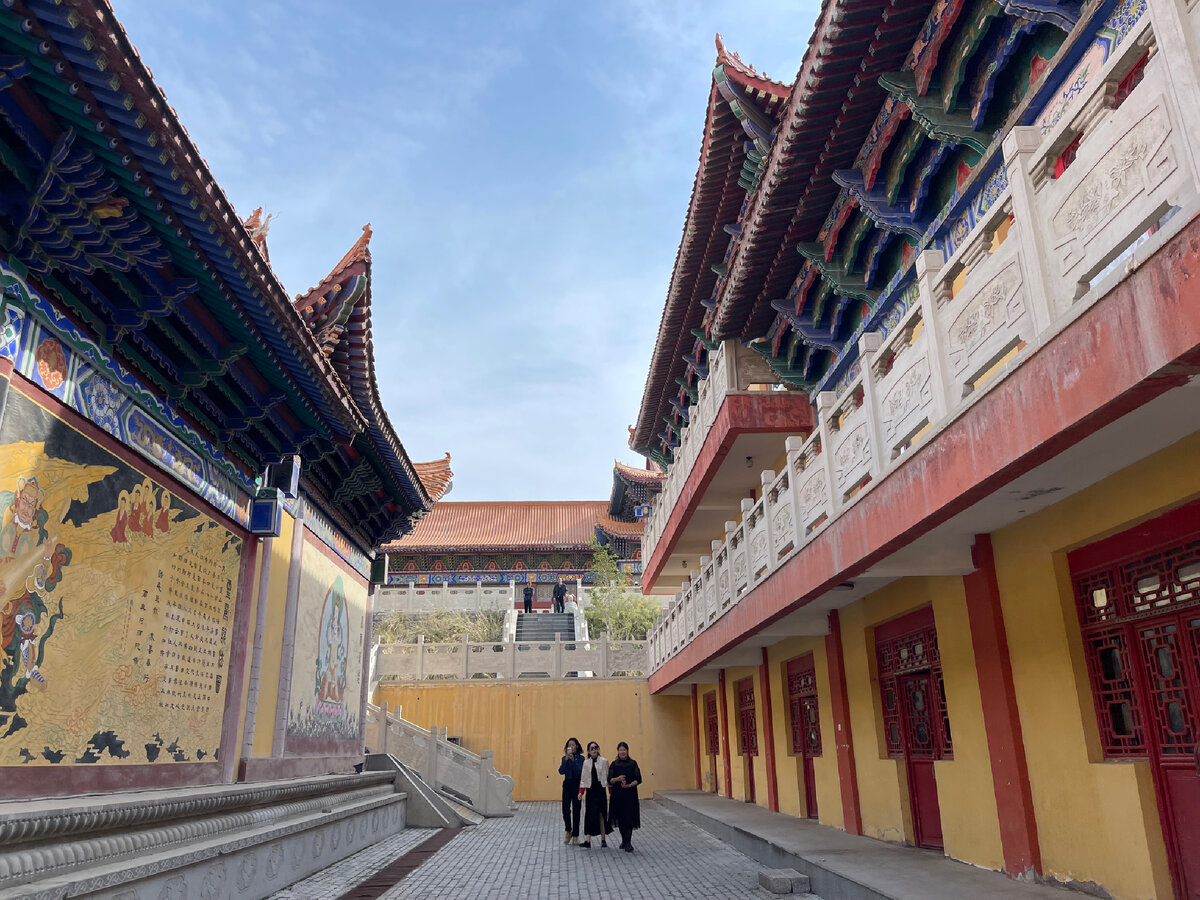 Пока чувствую себя немного как в клетке