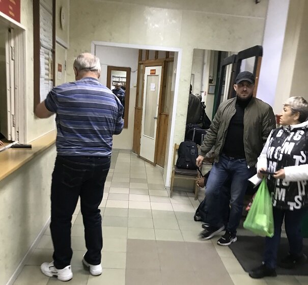 Пенсионеры в поликлинике...