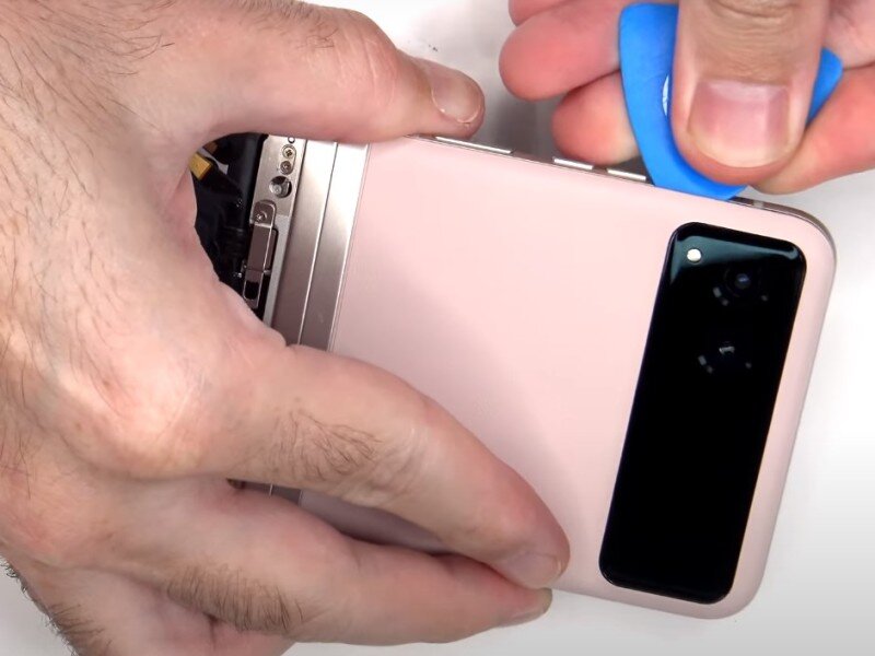    Motorola RAZR 40 проверили на ремонтопригодность [ВИДЕО]