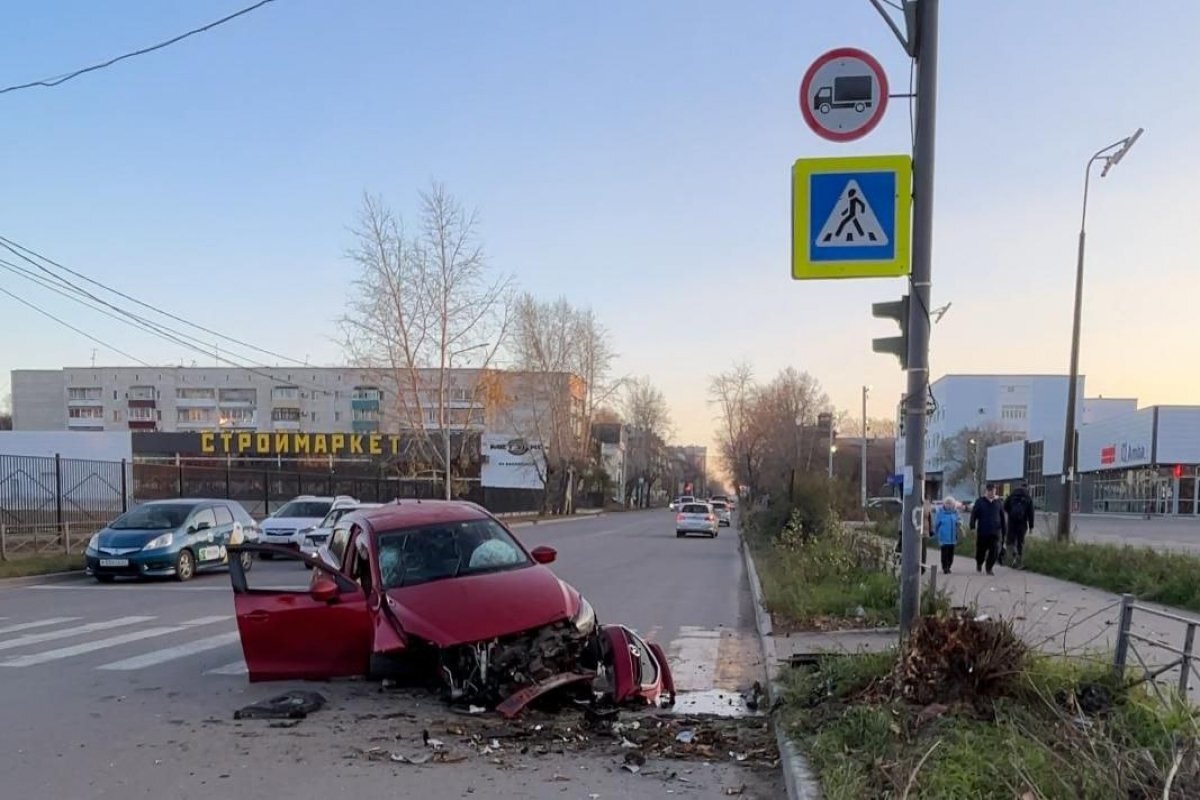 Комсомольчанка на Mazda получила тяжёлые травмы, врезавшись в пень |  Аргументы и факты - Хабаровск | Дзен