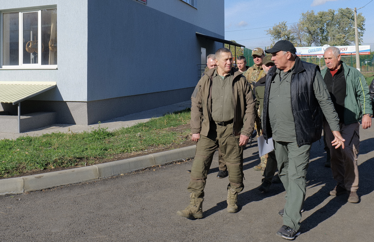 Полпред ДФО проверил ход восстановления подшефных территорий в ДНР |  Аргументы и факты - Хабаровск | Дзен