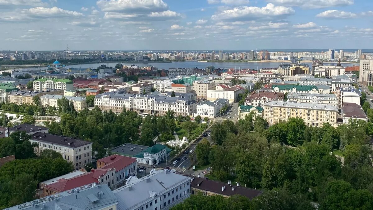     10 октября в центре Казани загорелось общежитие, к счастью, обошлось без пострадавших. Были ли в общежитии нарушены требования безопасности, как устраняют последствия возгорания и что думают о пожарной безопасности в общежитиях сами студенты — в материале Inkazan.