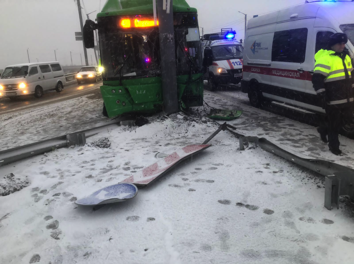 Первый сильный снегопад в Челябинске спровоцировал несколько серьёзных ДТП  | Русский компас | Дзен