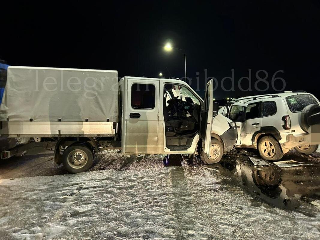    На трассе в Нефтеюганском районе в ДТП погиб водитель внедорожника