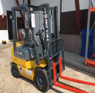 Рис. 6: Вилочный погрузчик для транспортировки станка