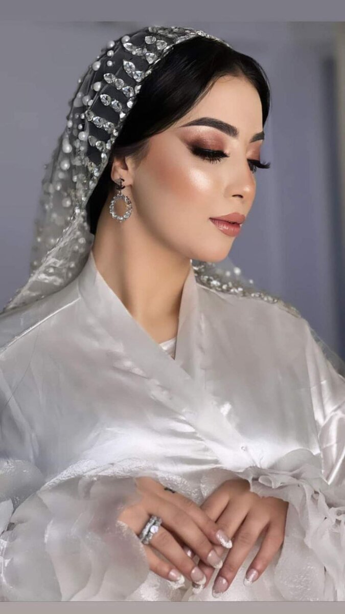 После свадьбы надо уметь вовремя "сложить лапки". Народная египетская мудрость))))