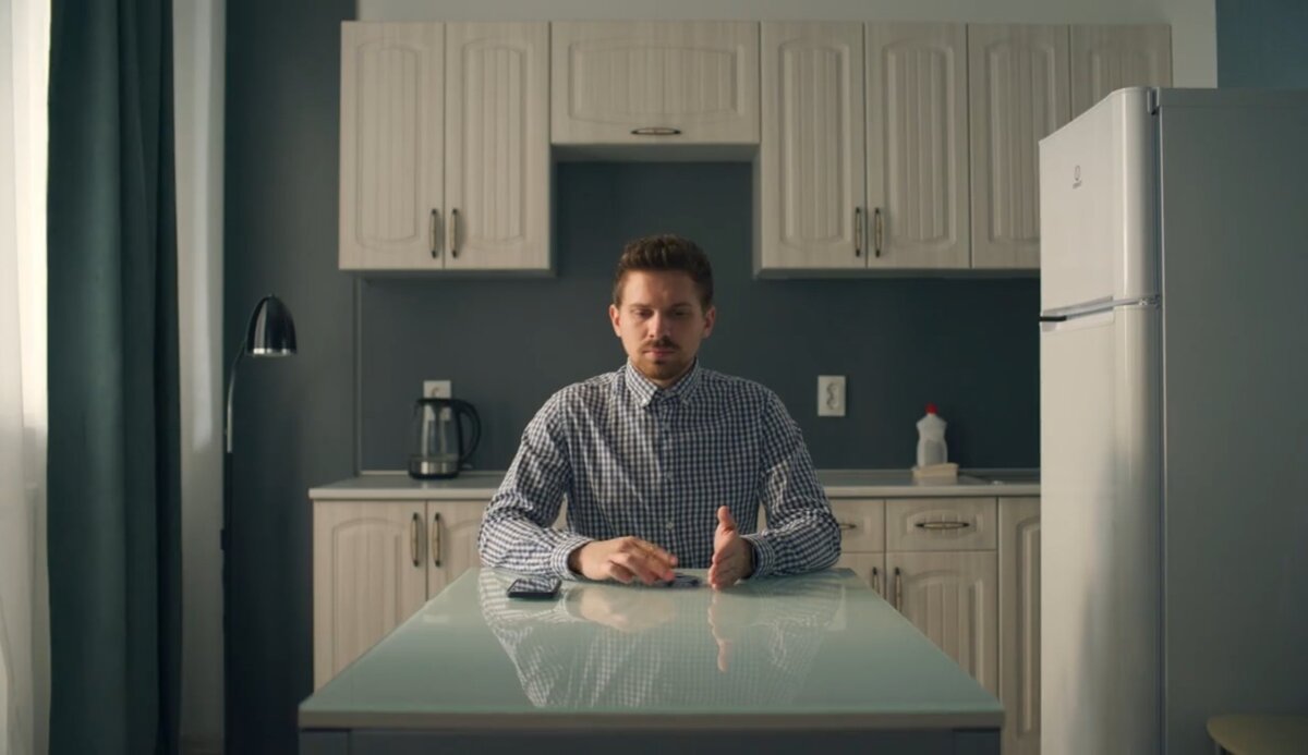 Кадр из сериала "Теория больших денег"