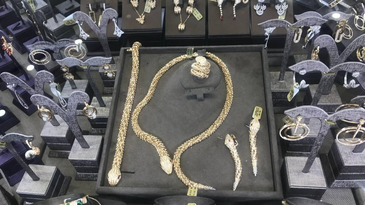 Сообщения  о наличии поддельного золота на потребительском рынке Азербайджана  вызвали беспокойство не только у потенциальных покупателей, но и  продавцов золотых изделий.
