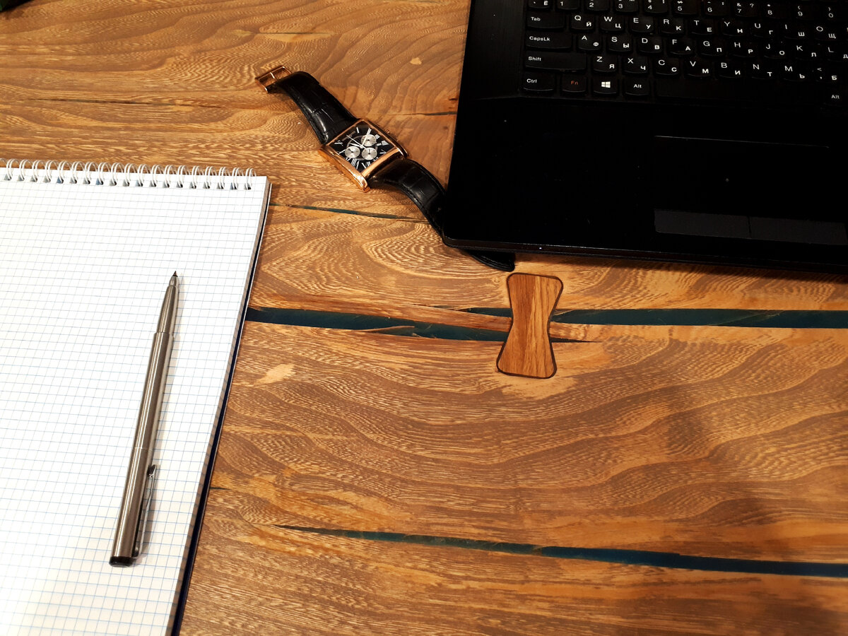 Дерево - Карагач, цвет - Каштан.