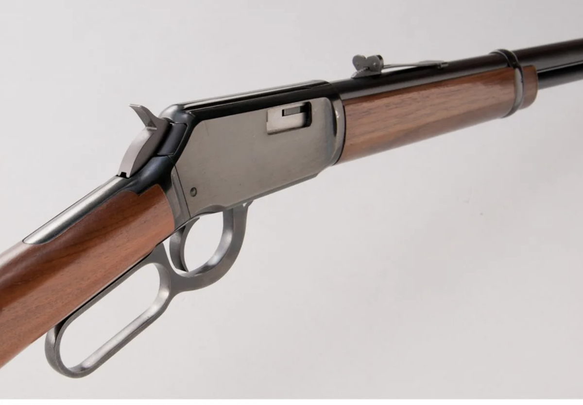 Карабин winchester. Винчестер 22lr Левер. Винчестер 9422. Винчестер модель Райфл. Lever Action Rifle Winchester.