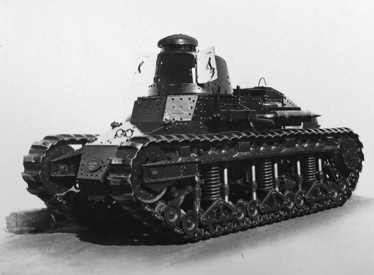 Char Type N.C.1927 заводской презентационный образец, хорошо видна новая конструкция гусениц