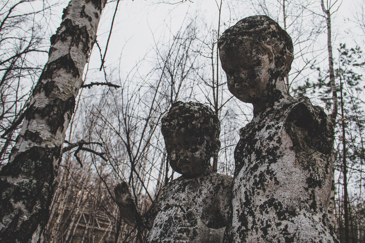 Безмолвные охранники здешних мест стоически сопротивляются разрушительному времени 
Фото: Тимур Шарипкулов