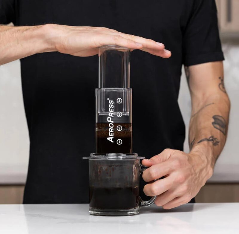 Заваривание кофе в AeroPress Clear