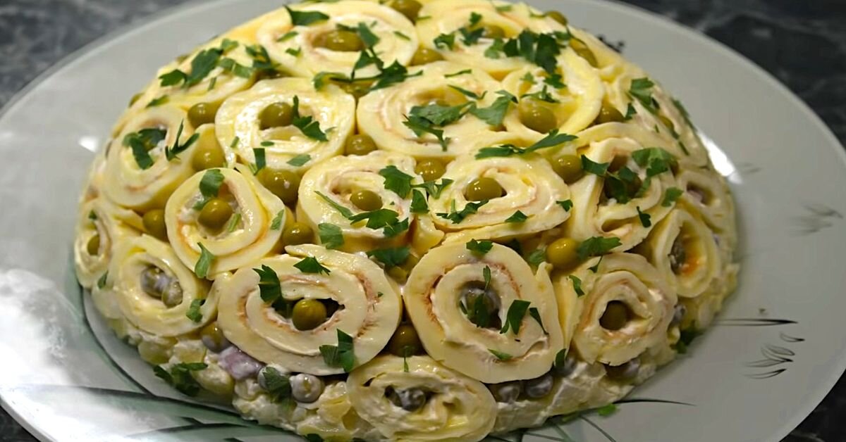 Простой и вкусный рецепт салата с курицей и грибами