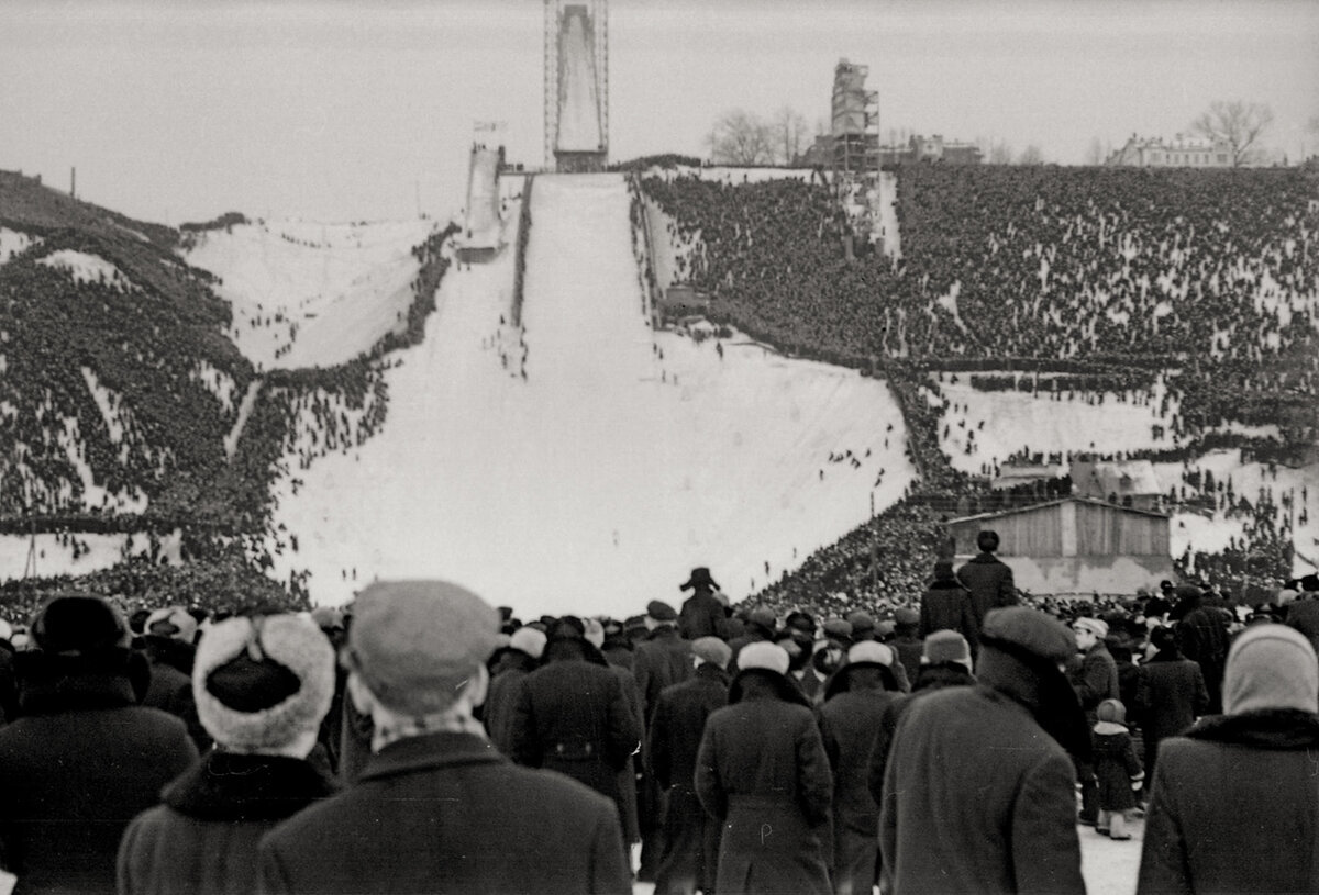 Открытие лыжного трамплина в городе Горьком , 19.01.1958. Фото Н.Н. Добровольского.