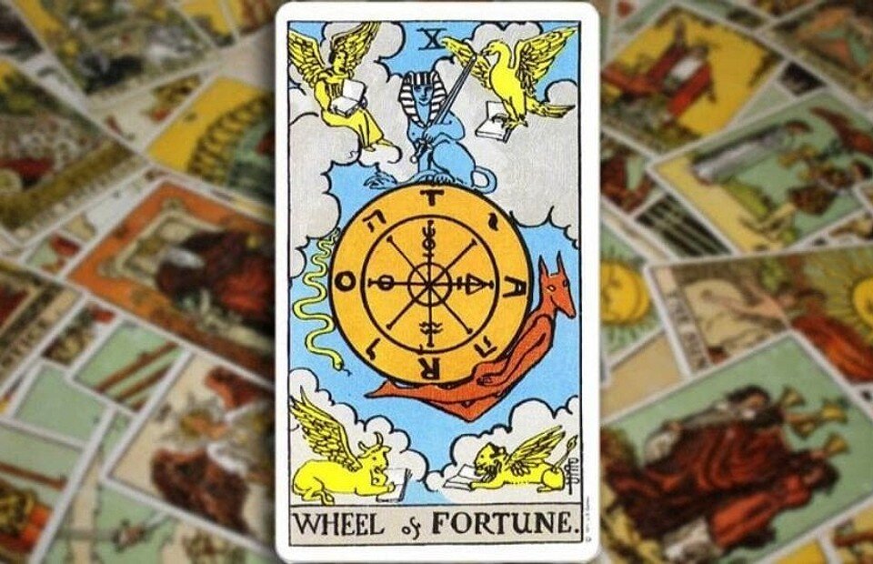 Колесо фортуны таро уэйта. Карта колесо фортуны таро уэйта. Wheel of fortune таро. 10 старший аркан таро колесо фортуны. Карты таро 10 аркан колесо фортуны.