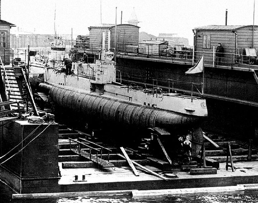 Первая электрическая подводная лодка. Подводная лодка минога 1909. Российская минога подводная лодка. Корнелиус дреббель подводная лодка. Подводная лодка проекта 641б.