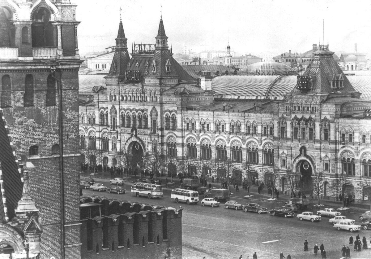 Московский год постройки. Верхние торговые ряды ГУМ 1889 1893 гг н.а Померанцев в Москве. Верхние торговые ряды ГУМ архитектора а н Померанцева. ГУМ Померанцева а.и. в Москве 19 век. ГУМ Москва 19 век.