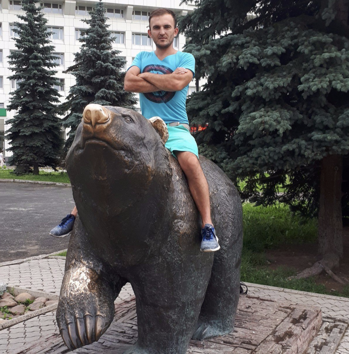 Подражая Путину :) Памятник в Перми