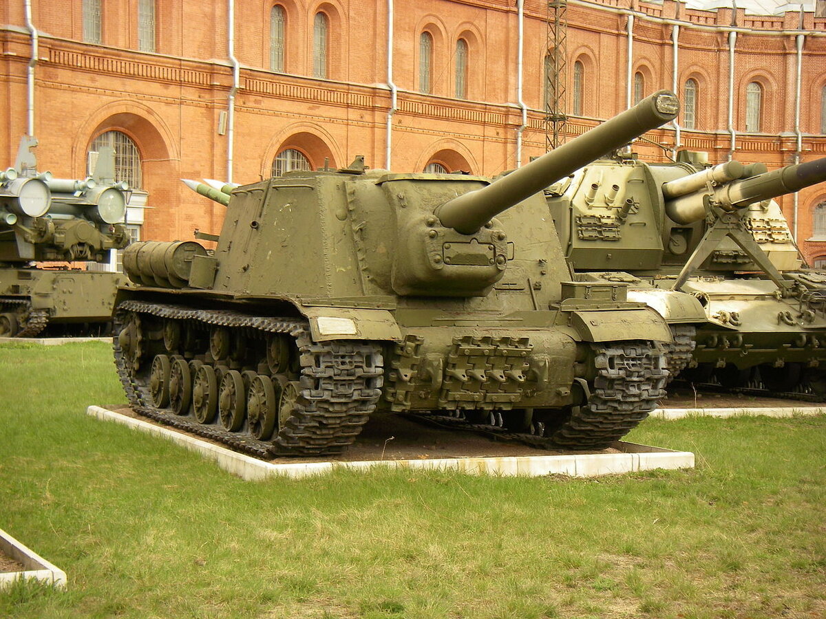 ИСУ-122 (Объект 242) — советская тяжёлая самоходно-артиллерийская установка (САУ) периода Великой Отечественной войны.