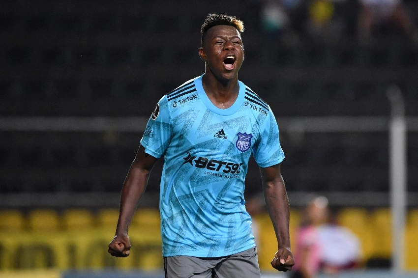 Интерес к Джикия, Подписание нападающего и Опровержение слухов: Последние трансферные новости РПЛ. Главное, что случилось на российском трансферном рынке.