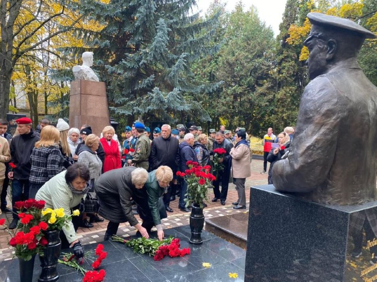 В Курске у могилы Михаила Булатова прошла памятная панихида | Вести-Курск |  Дзен