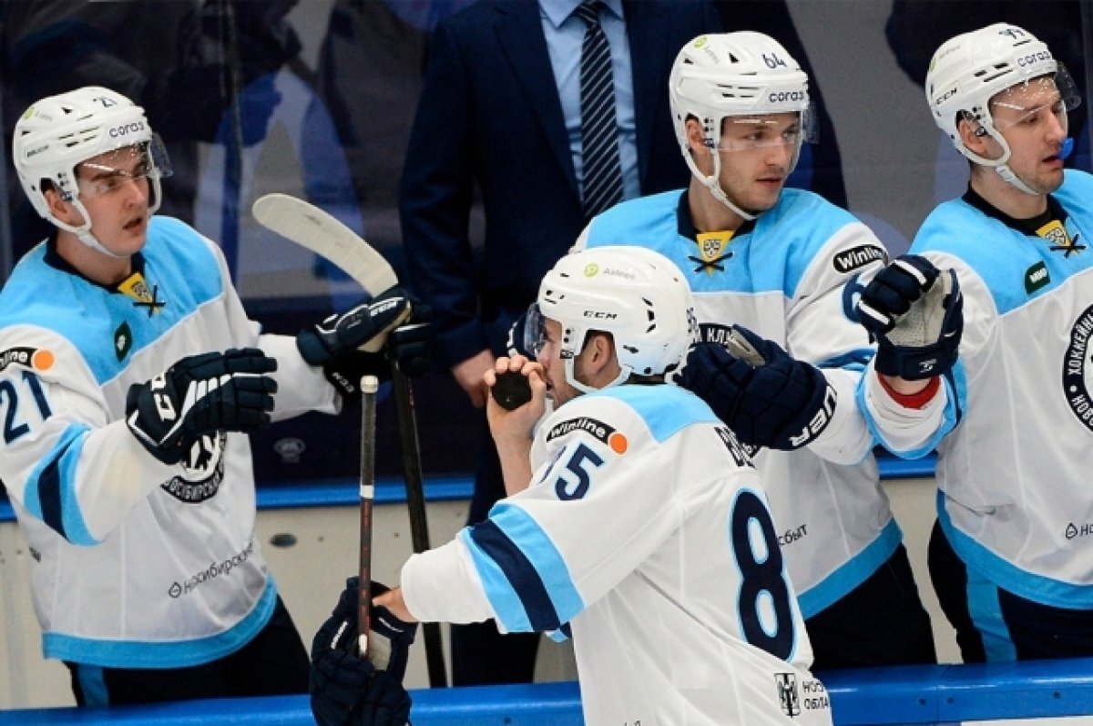    В Новосибирске ХК «Сибирь» судится с бизнесменами из-за кепок