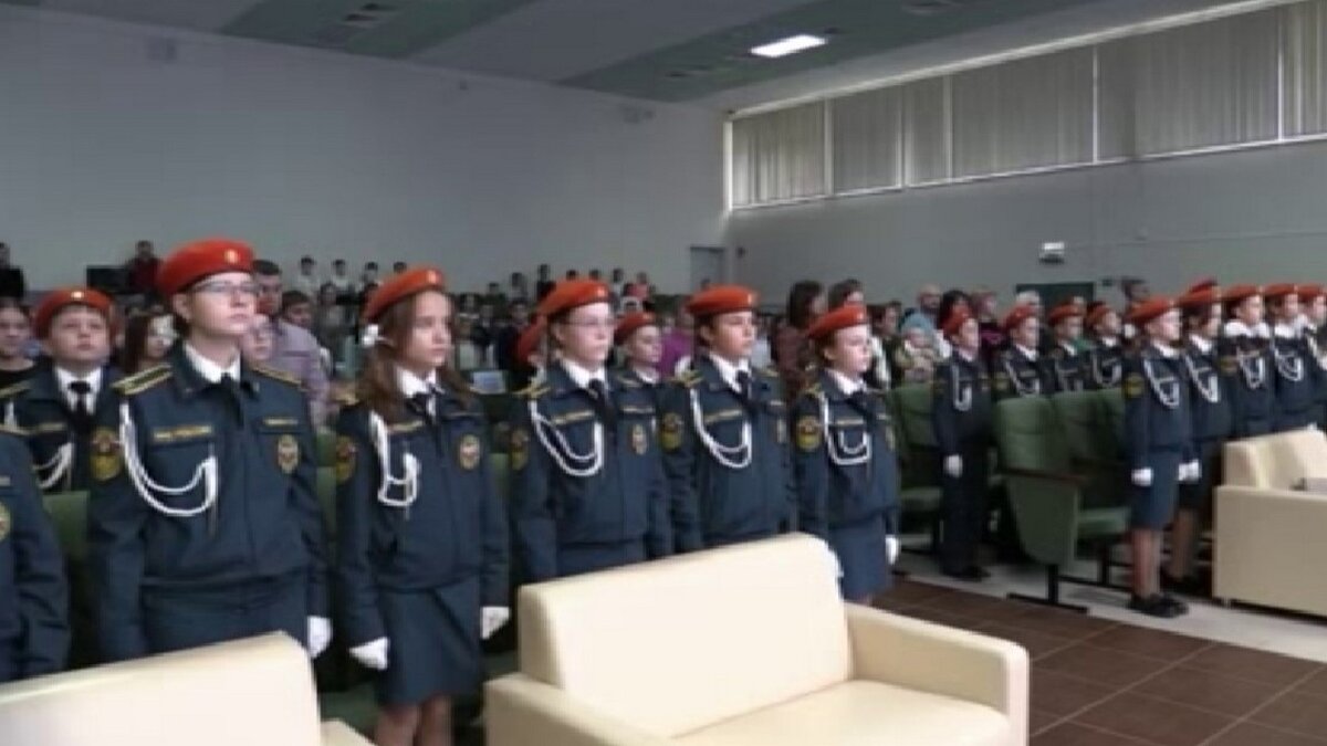    В Курске в школе №58 имени Михаила Овсянникова прошло посвящение в кадеты