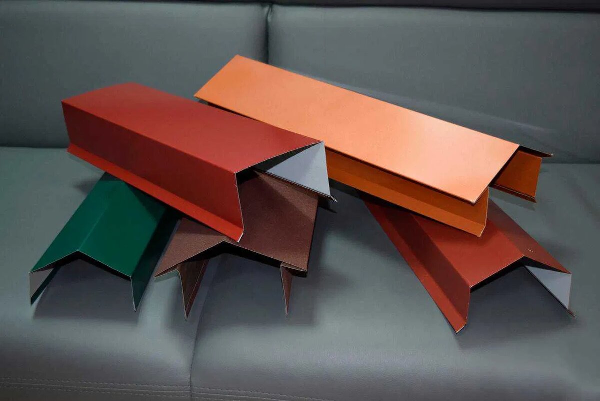 изделия из жести. изделия жестянщика. воздуховод металлический 50х100. изготовление жестяных изделий. кровельные доборные элементы.