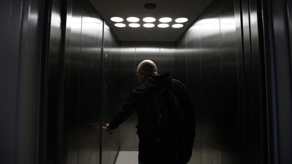 Заброшенная шахта лифта. Видео несчастные случаи в лифте. Elevator incident. Лифт вандалы. Elevator incident.