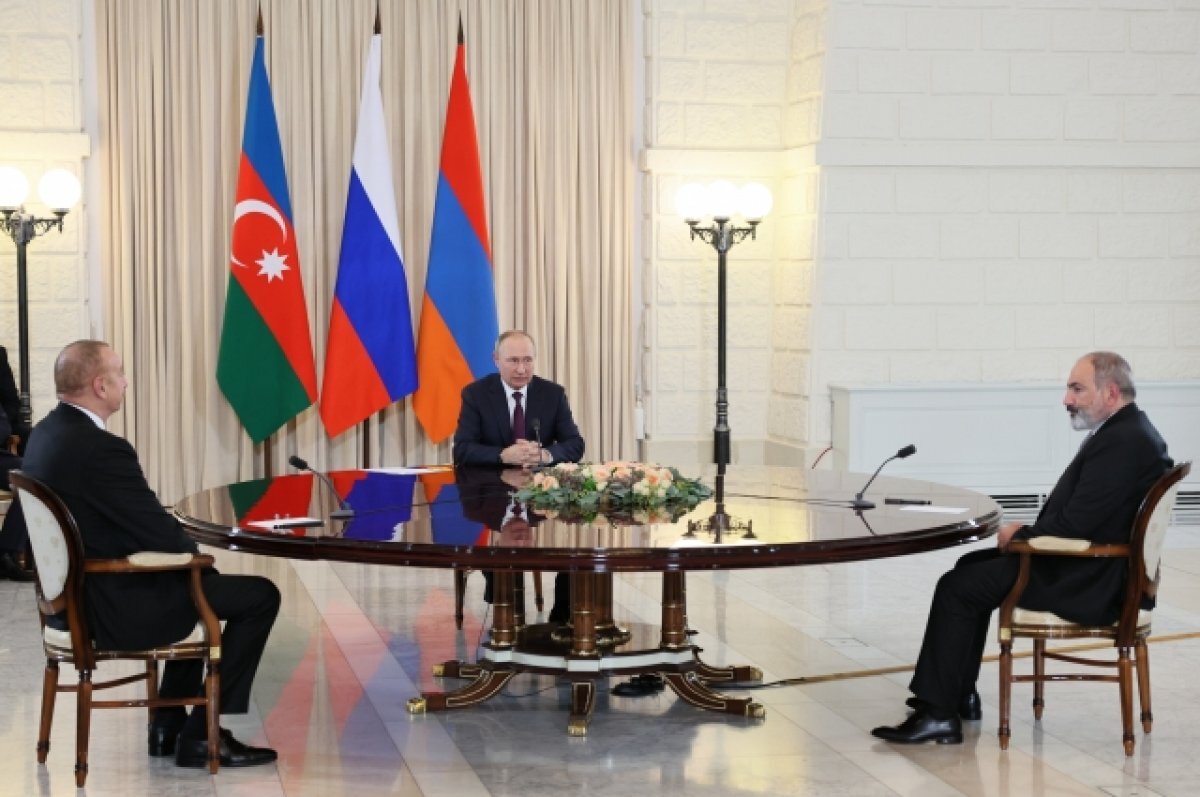    Ильхам Алиев, Владимир Путин и Никол Пашинян. Архивное фото