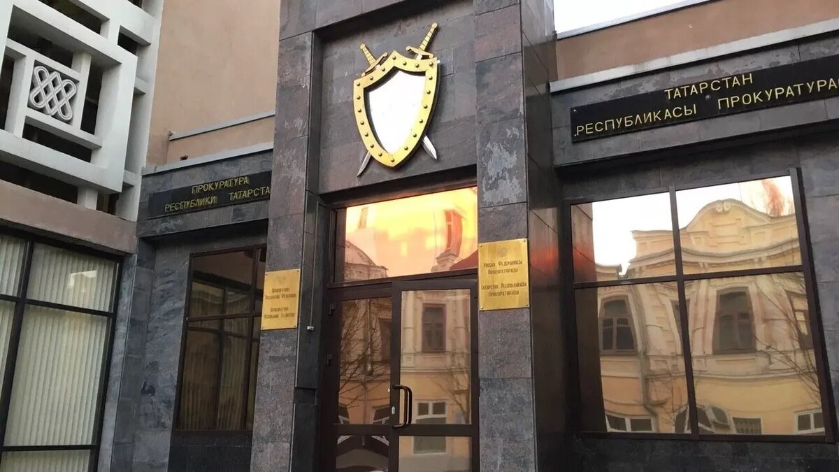     Казанский правозащитник Еркен Сарсембаев обратился в прокуратуру Татарстана и Генпрокуратуру РФ для защиты депутата Государственного Совета Татарстана Азата Хамаева. Об этом он сообщил Inkazan. Адвокат Руслан Нагиев писал в своих соцсетях и просил лишить народного избранника мандата.