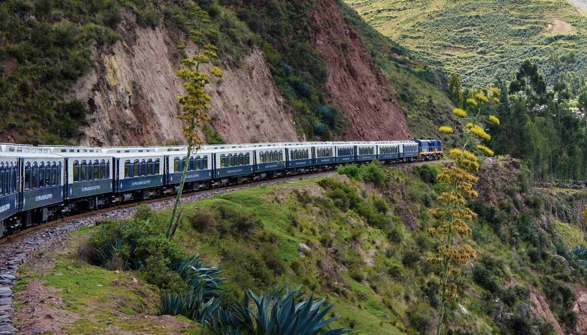 Листайте карусель →