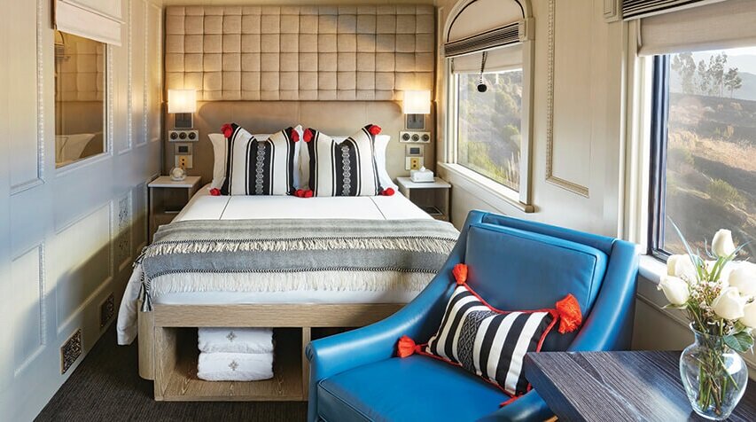 Листайте карусель →