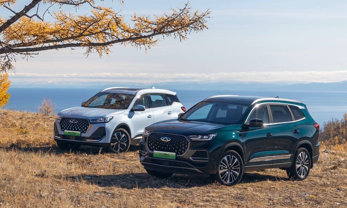 На фото: Гибридные кроссоверы Chery серии Tiggo Pro Plug-in Hybrid