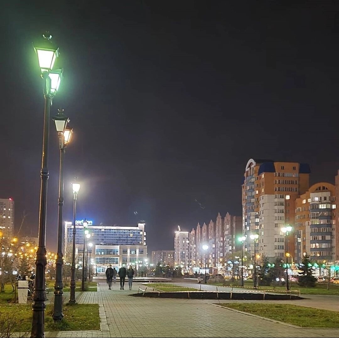 Вечерний город, наш...